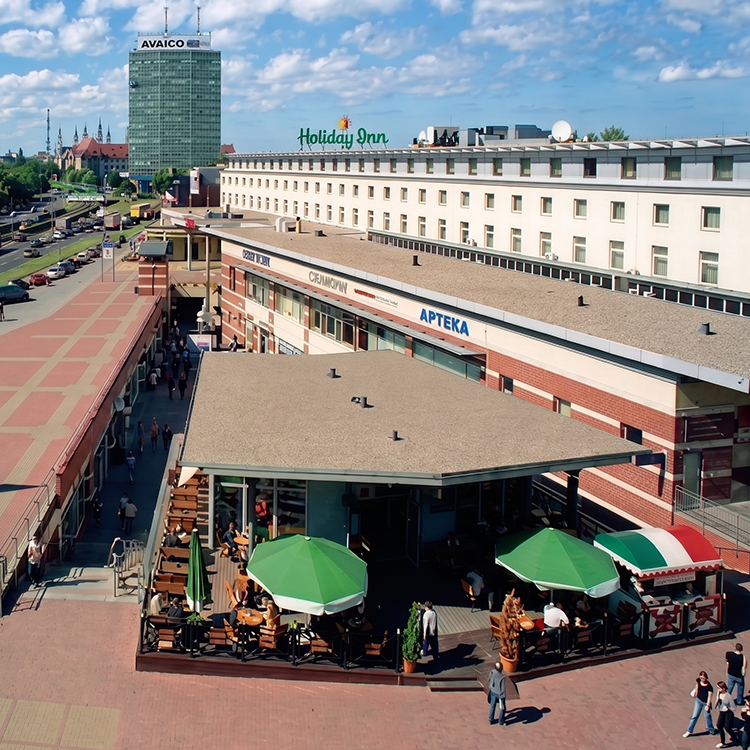 Zu sehen ist ein Shopping-Zentrum in der polnischen Stadt Danzig; ein Referenzobjekt der Firma unimo real estate concepts